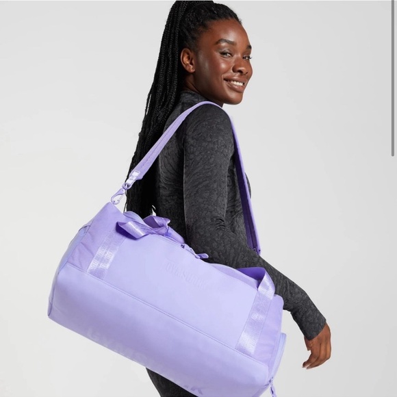 COPY - ISO Gymshark Duffle Bag *NOT FOR SALE* - Picture 2 of 5